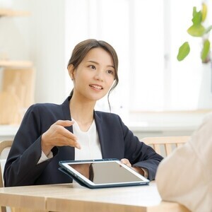 営業担当者54.9%、相手の情報収集が不十分なまま商談。準備は平均61分