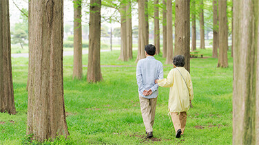65歳から70歳まで働くと年金はいくら増える? 「在職老齢年金」「繰下げ受給」についても解説