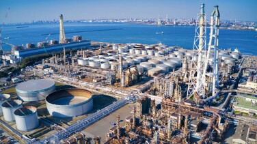 ホルムズ海峡封鎖で日本の石油業界に何が起きた？ 原油だけではない「ナフサ不足リスク」の深刻な影響