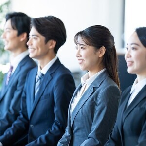 28卒採用、8割近くの企業が難化を予想　採用人数を増やす方針は17.5％