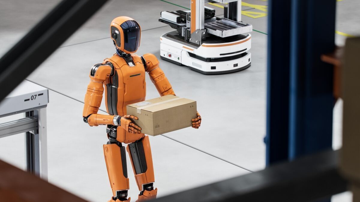工場や倉庫での活用が期待される人型ロボット。労働力不足を補う存在として実用化に向けた開発が進んでいる