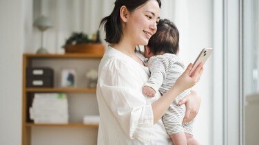 "人を支える仕事"の DX 第2回 家庭での発達支援は「親のがんばり次第」？ 家計と時間の負担から考える支援アプリの活用