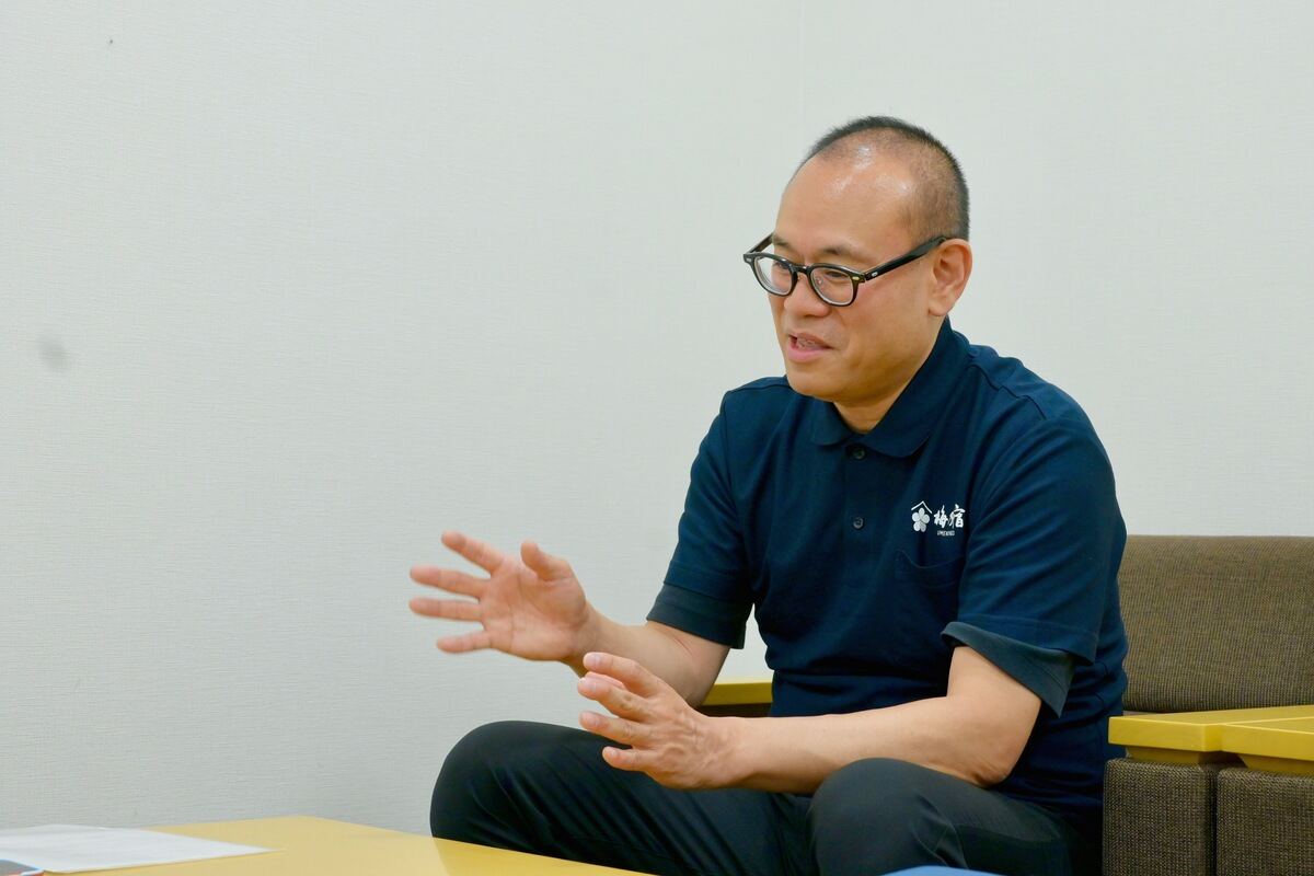 梅乃宿酒造株式会社の上席執行役員であり、営業本部本部長を務める古澤幸彦さん