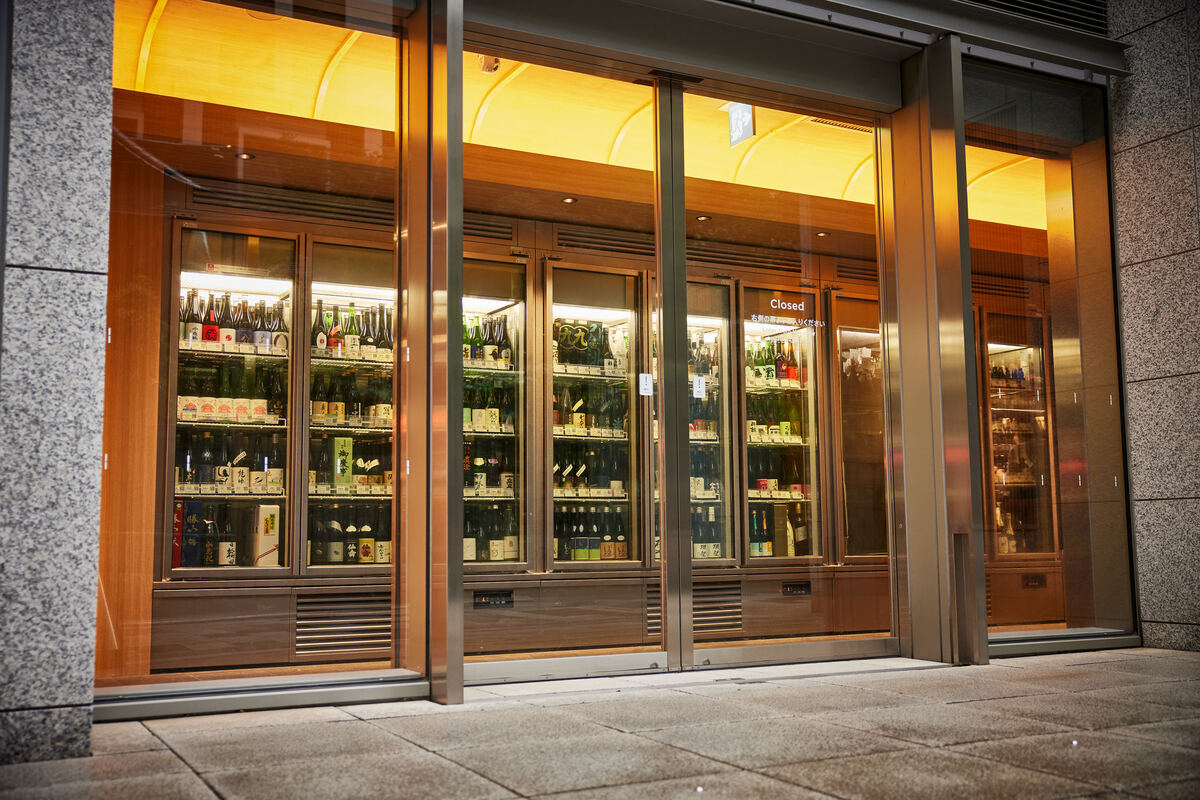 日本酒を中心にワインやウイスキーなど多種多様なお酒が揃う『はせがわ酒店』日本橋店