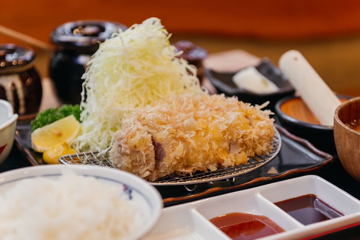 マッキー牧元さんがおすすめする『とんかつ いわい』の厚切りロースかつ定食