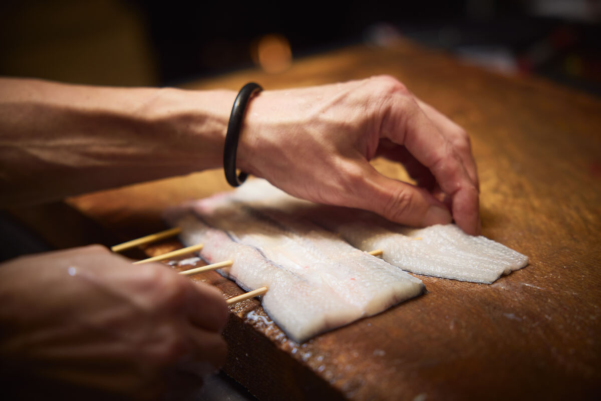 串打ちが正確でなければ、鰻をうまく焼くことはできない