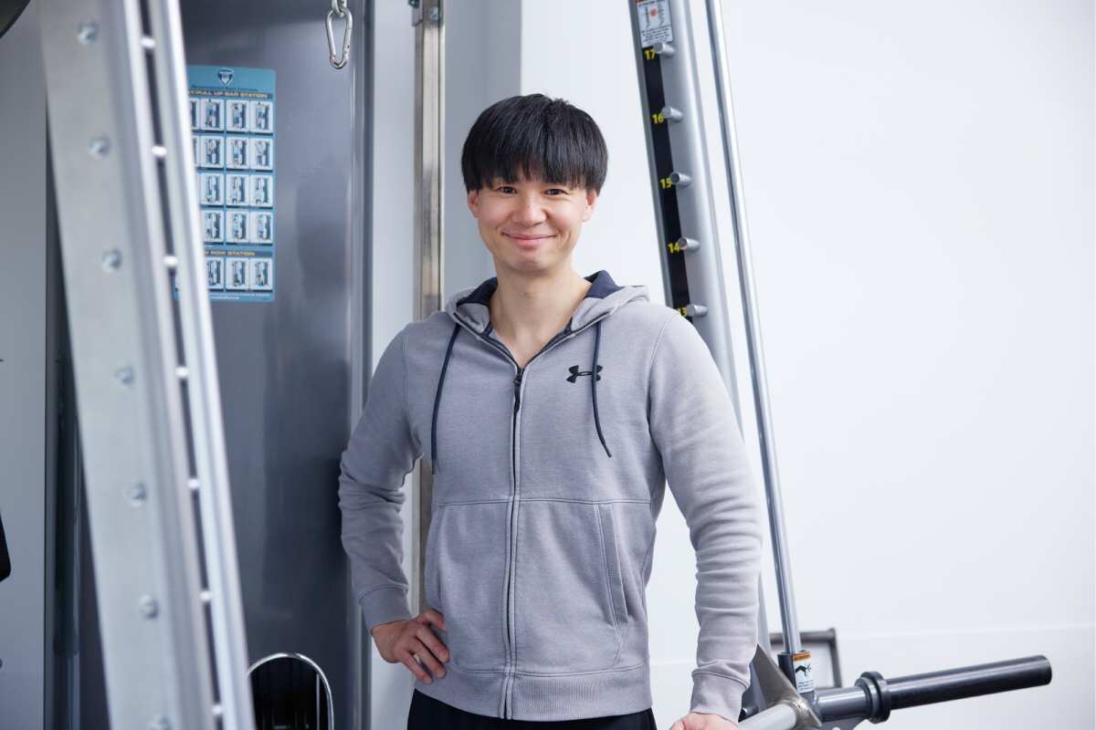 石本哲郎さん。1万人以上の体づくり・ダイエットを指導し、成功へと導いてきた通称“神やせ”トレーナー。『神やせ7日間ダイエット』『石本哲郎式 外食やせダイエット』など著書多数